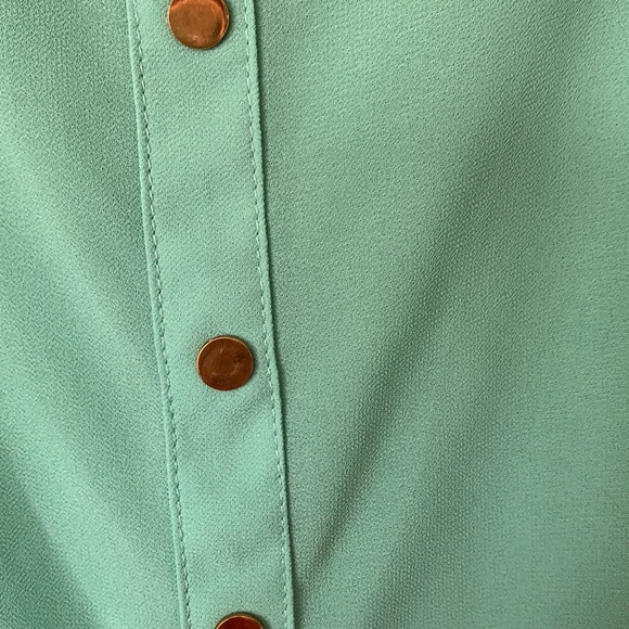 Guess Blouse Sheer Green Hi Low Hem - Picture 9 of 10